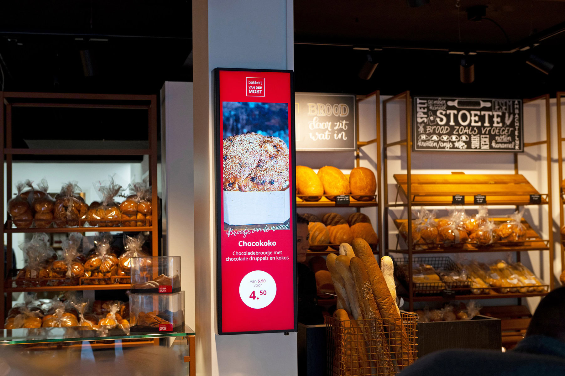 Narrowcasting scherm in een bakkerij
