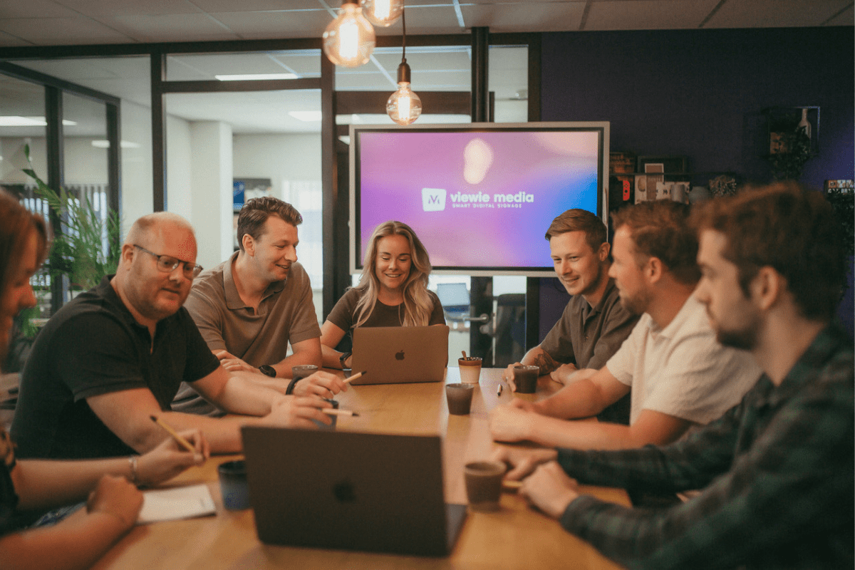 Service en support team voor digitale bewegwijzering oplossingen