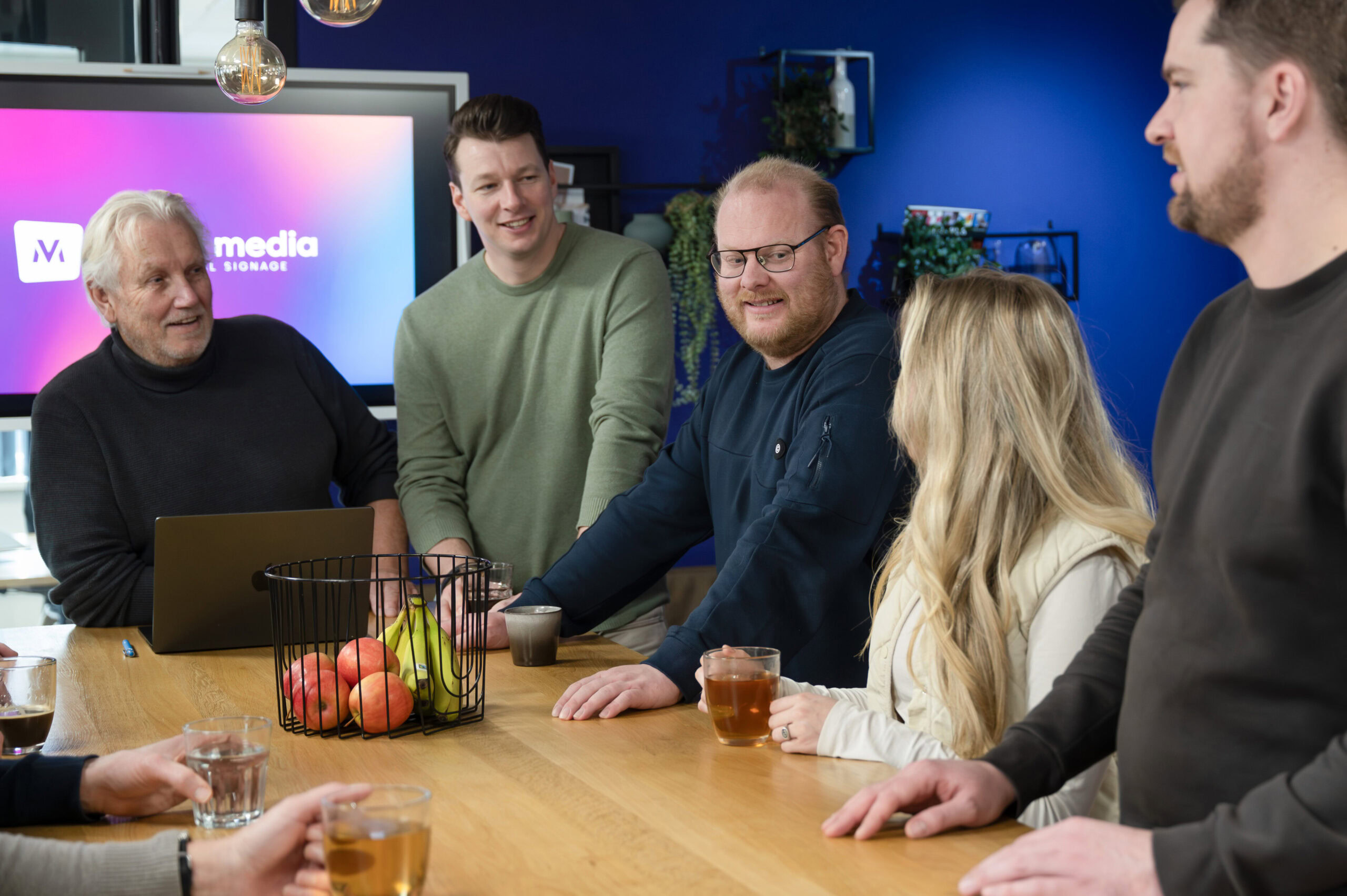 Hardware en software voor een digitaal stoepbord uit één hand